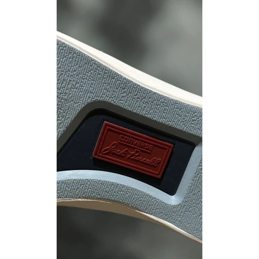 Converse - Picture 8 of 12